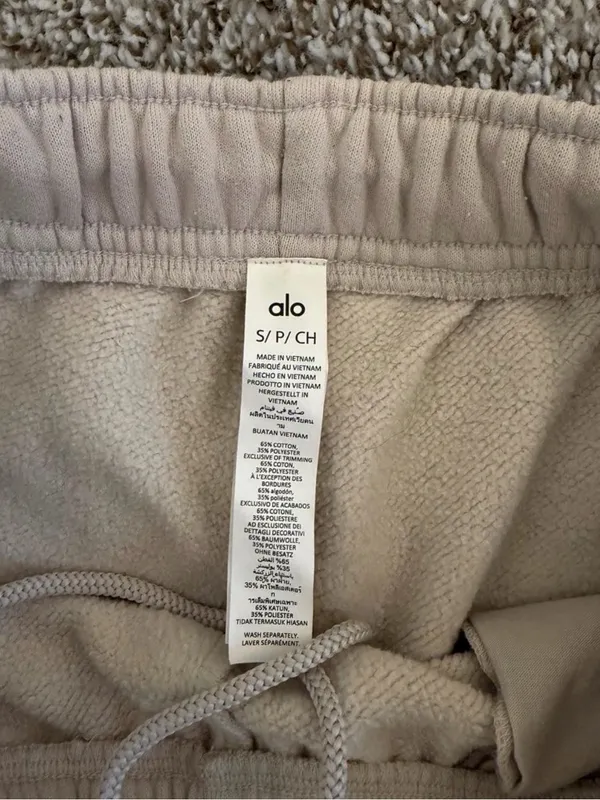 ALO Yoga Joggers - Image 5