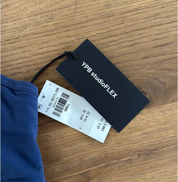 YPB Abercrombie sports bra and shorts - Image 5