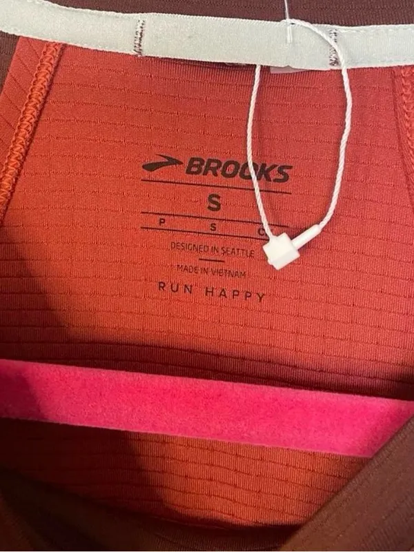 Brooks Run Within Sweatshirt Run Raisin Copper NWOT Small - Image 5