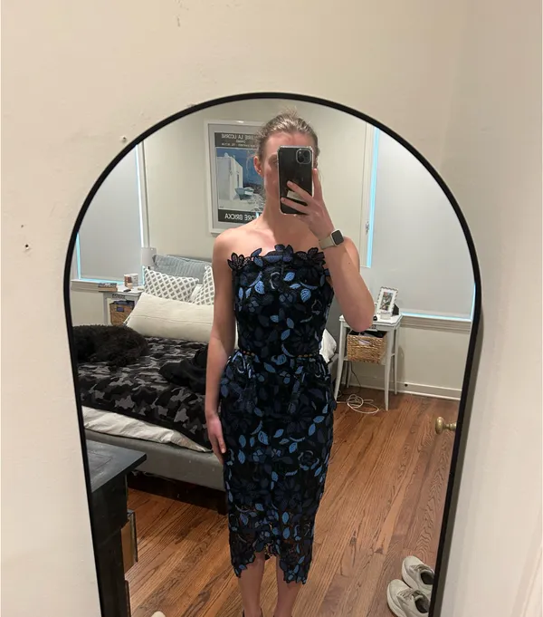 Blue Elliatt Midi dress xs - Image 4