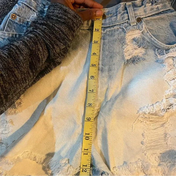 Chic Ombre dip dye ripped blue white denim jean shorts size 2 frayed hem - Image 13