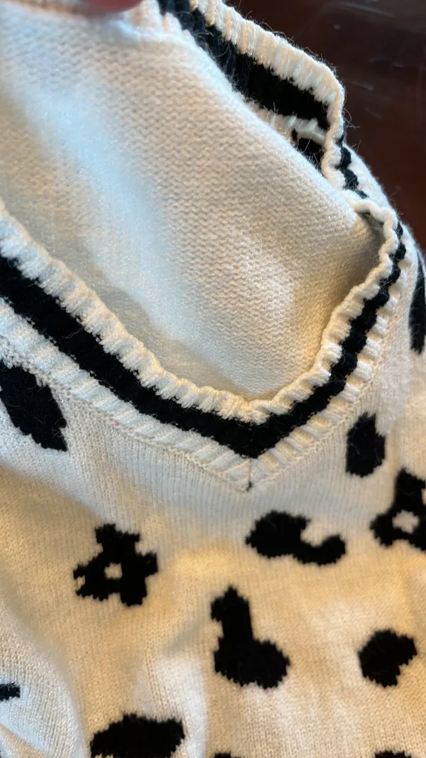 Crop Sweater White Black V Neck Lightweight Womens Small - Image 5