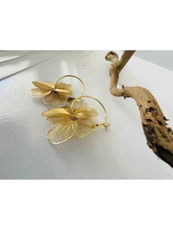 Anthropologie Gold plated hollow floral wire hoop earrings Large Vintage Style Womens Jewelry - Image 8