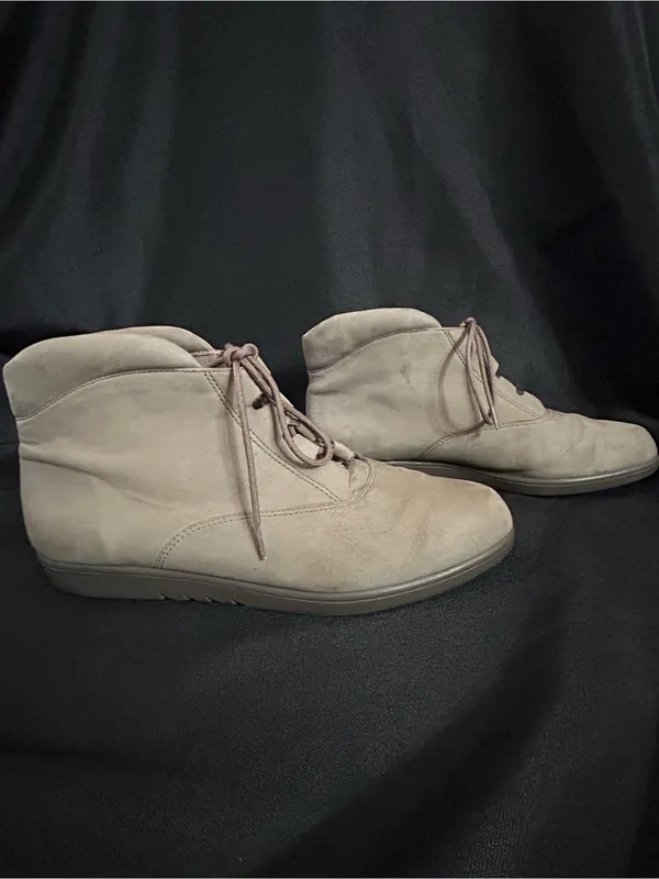 Rockport Women’s Light Grey Suede Look Lace-Up Ankle Boots SZ 7 - Image 2