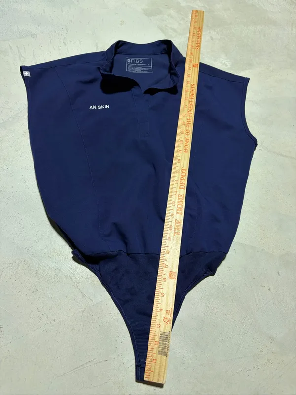 FIGS Navy blue scrub bodysuit small - Image 6