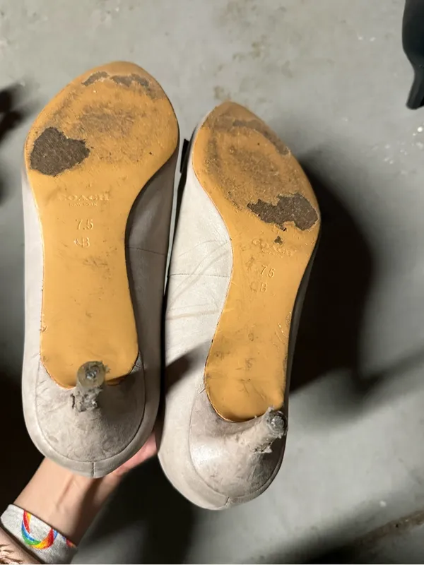 Coach Astor Women's Beige Pointed Toe Leather Heels Size 7.5 - Image 5