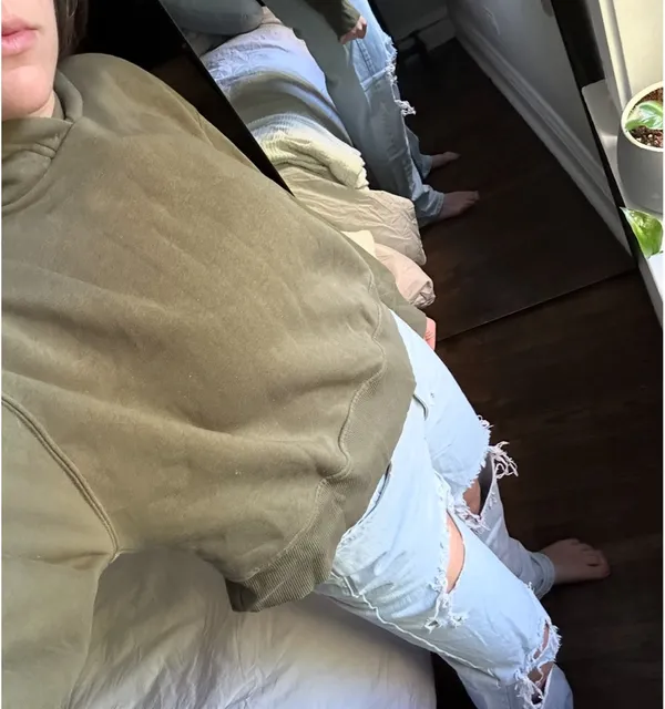 Cropped ZARA Sweatshirt - Image 4
