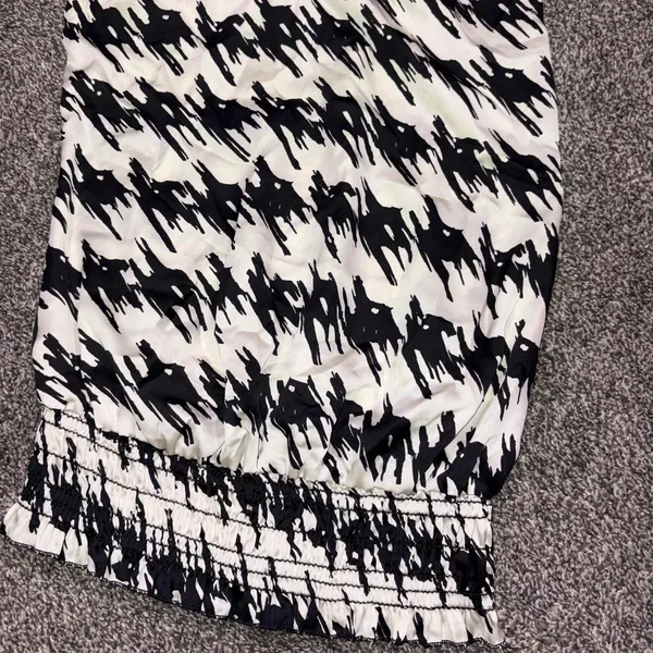 Contemporary white and black houndstooth halter top medium - Image 6
