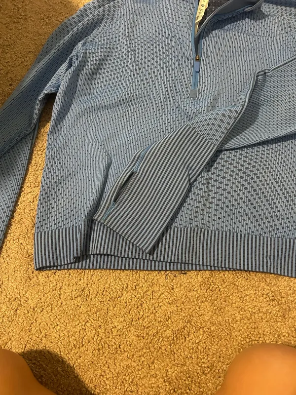 Lululemon Athletica Blue Patterned Half-Zip Top - Image 3