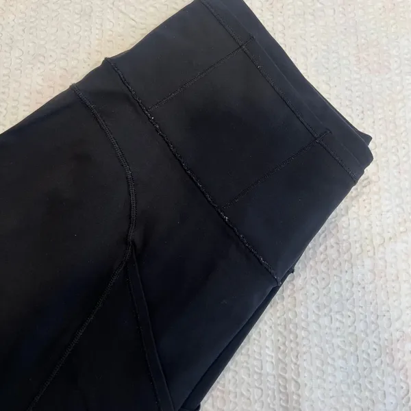 Lululemon fast and free leggings in black reflective size 6 - Image 2