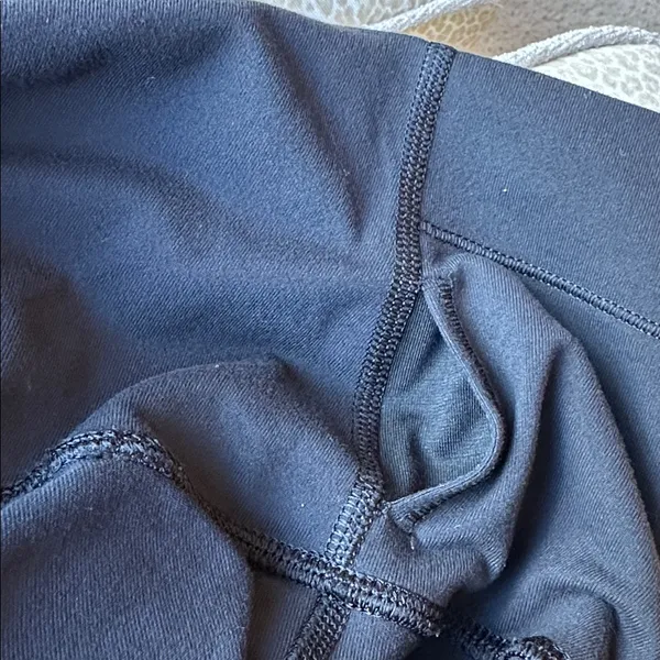 Lululemon Black Leggings with criss cross sheer panels down front of leg size 6 - Image 11