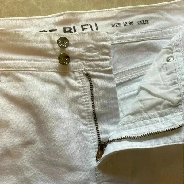 Code Bleu Women's White‎ Stretch Bermuda Shorts Size 12 White - Image 3