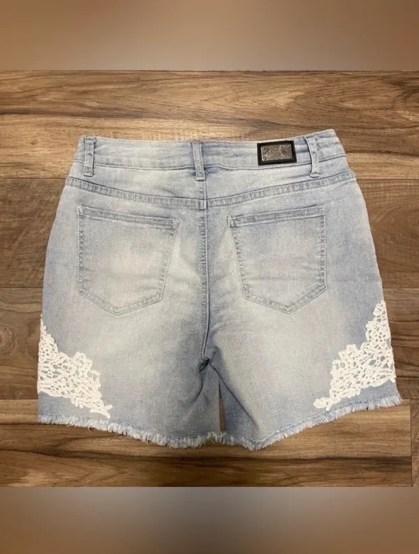Earl Jean Women’s Light Blue Denim Raw Hem Shorts W/ Crochet Lace Detail Size 4 - Image 6