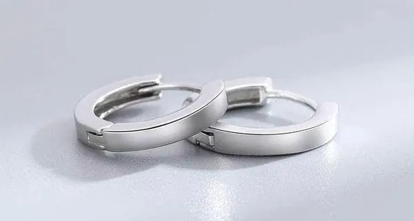 Small silver hoop earrings for men women streetwear unisex style - Image 3