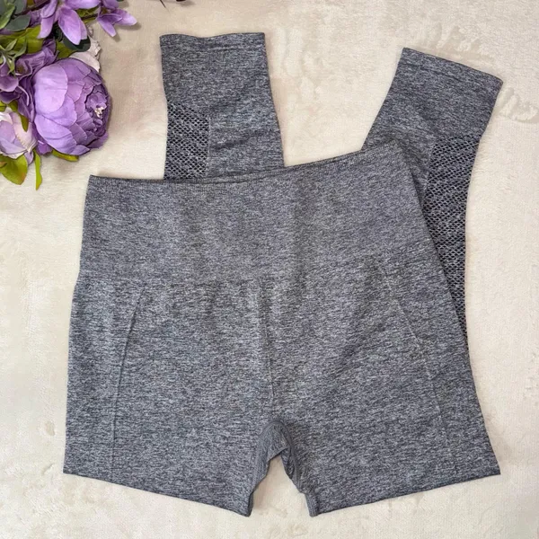 NEW Fabletics Sync Seamless High-Waisted 7/8 Legging - Image 9