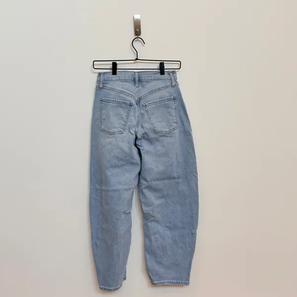 Old Navy WOW Barrel Leg Jeans Womens 0 High Rise Light Wash Cropped Denim - Image 4