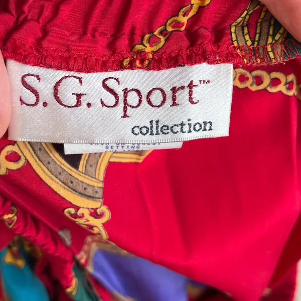 S.G. Sport Women's Vintage Red & Gold Printed Chain Crest Pleated Skirt Size M - Image 5