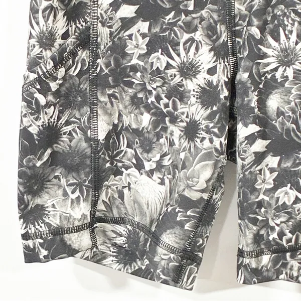 Lululemon‎ Run Dart & Dash Short Size 2 Black Grey Floral Biker Athletic - Image 4