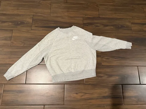 Light Grey Nike Sweatshirt - Image 4