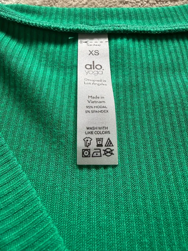 Alo Yoga Shirt - Image 3