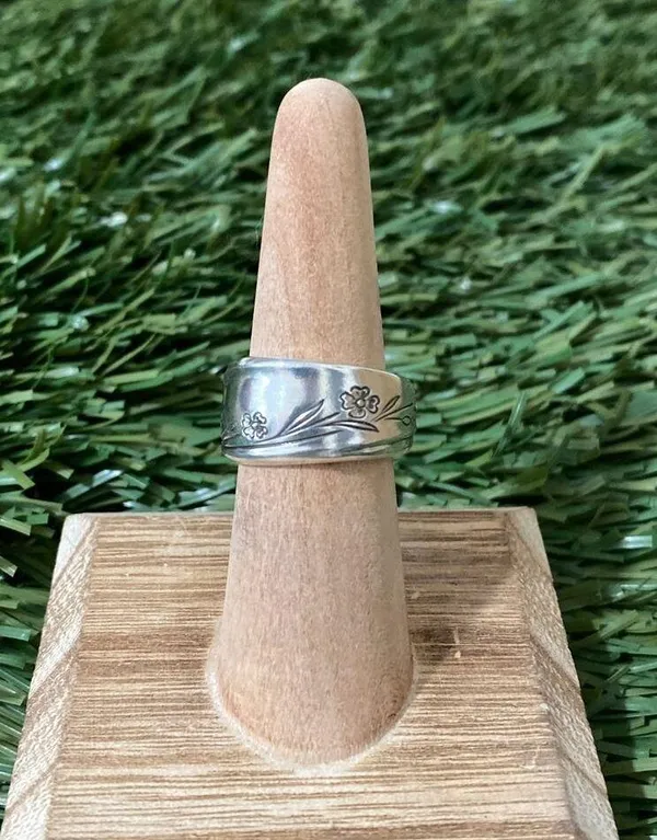 Handmade Floral ring size 6.5 - Image 2