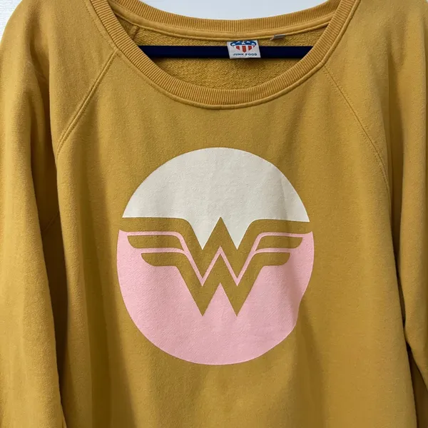 Junk Food Official Wonder‎ Woman Sweatshirt XXL Justice League Superhero Cozy - Image 2