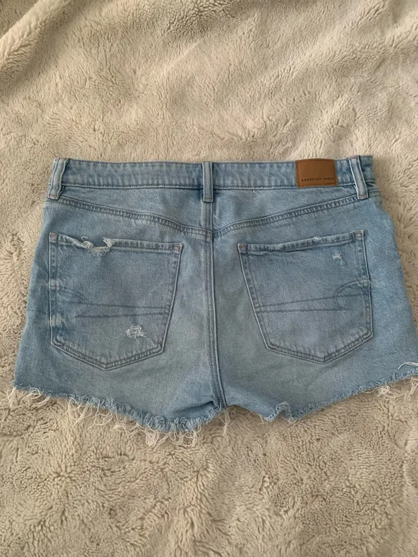 American Eagle Ripped Jean Shorts Sz 8 - Image 3
