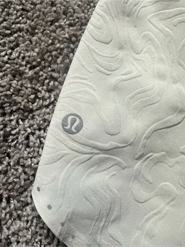 lululemon athletica White Fast and Free Emboss Bone Layered Athletic Shorts - Image 4