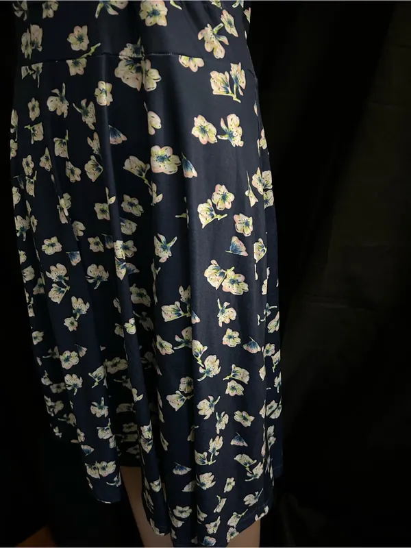 MS Basic Women's Navy & White Floral Wrap Dress LG - Image 4