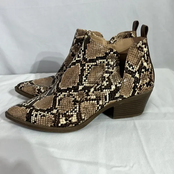 Time & True faux snake skin ankle boots. In new shape, very soft 7.5 - Image 2