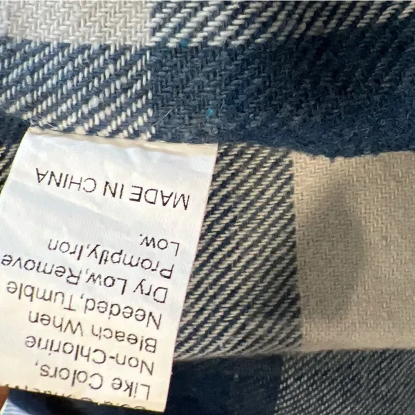 Blue and White Plaid Shacket Jacket size medium, button up, faux pockets - Image 9