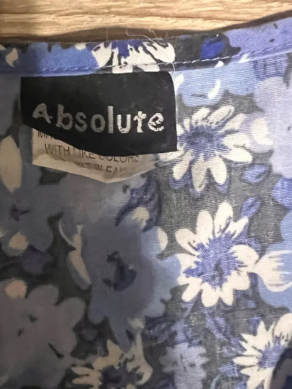 Blue floral scrub set with navy pants. Size: S Used Like New Condition, Offers Welcome #scrubs #medical #426 - Image 2
