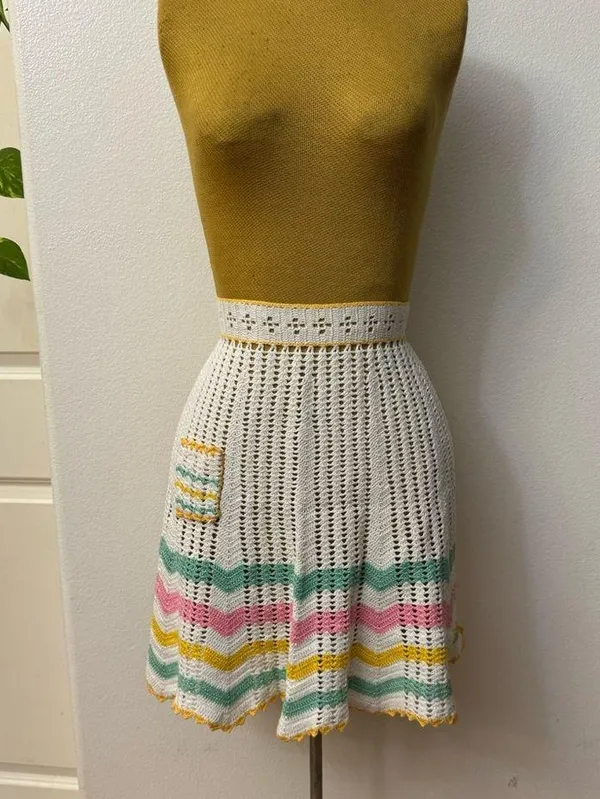 Handmade Vintage 60's/70's Style Apron - Image 2
