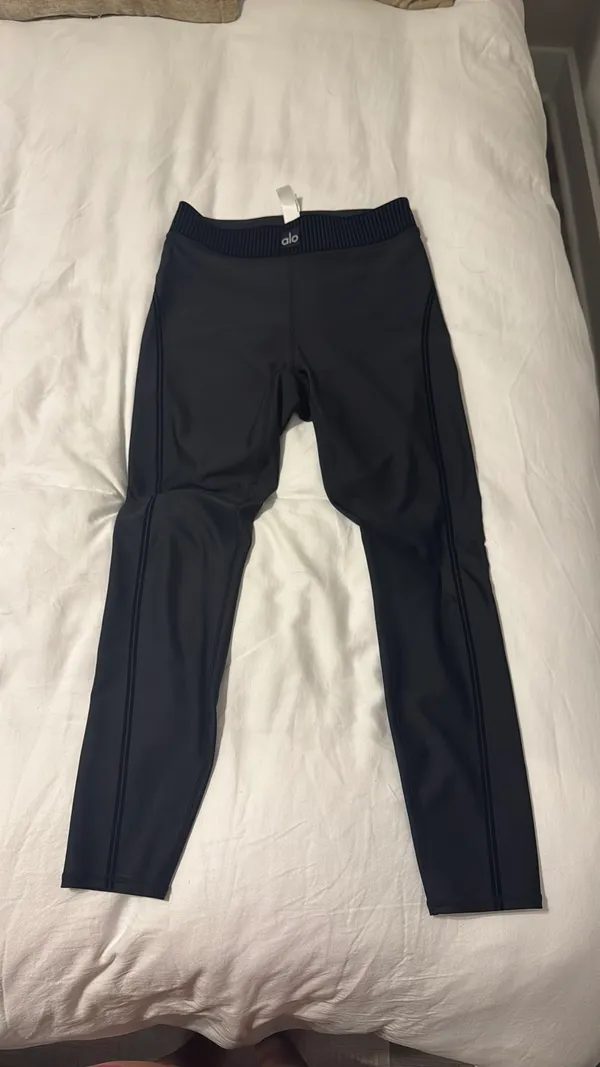 Alo Yoga Leggings - Image 8