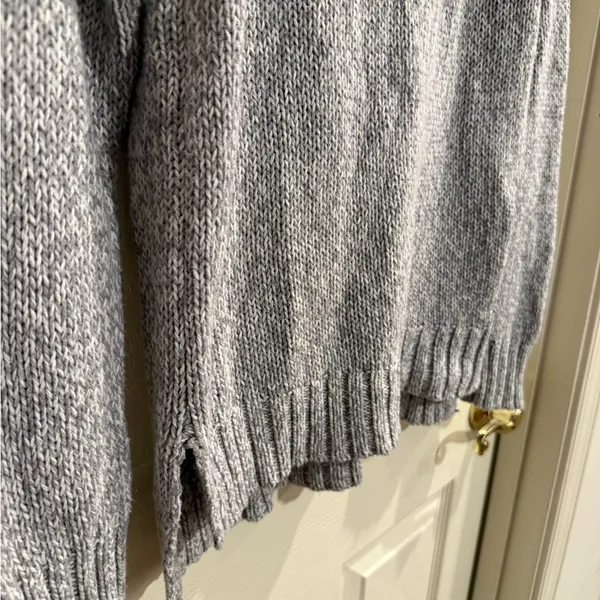 Aerie Heathered Gray Crew Neck Sweater - Image 10