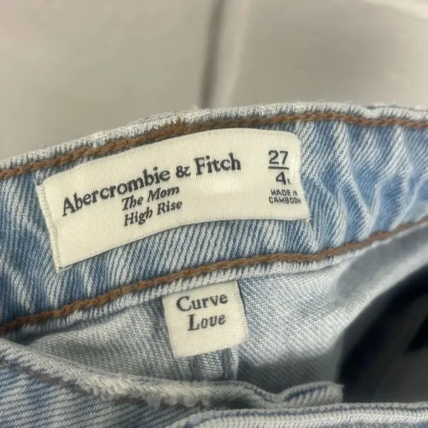 Abercrombie & Fitch women’s the mom high rise light wash jean - Image 5