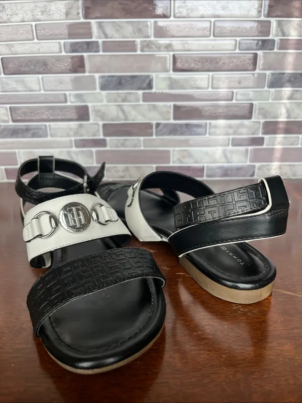 Tommy Hilfiger women's black and white flat sandals - Image 8