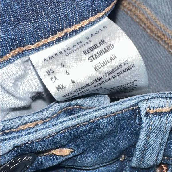 American Eagle Outfitters Classic MOM Jeans size 4 - Image 5