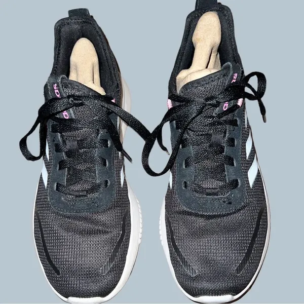 Skechers cloud foam black lace up kicks! - Image 4