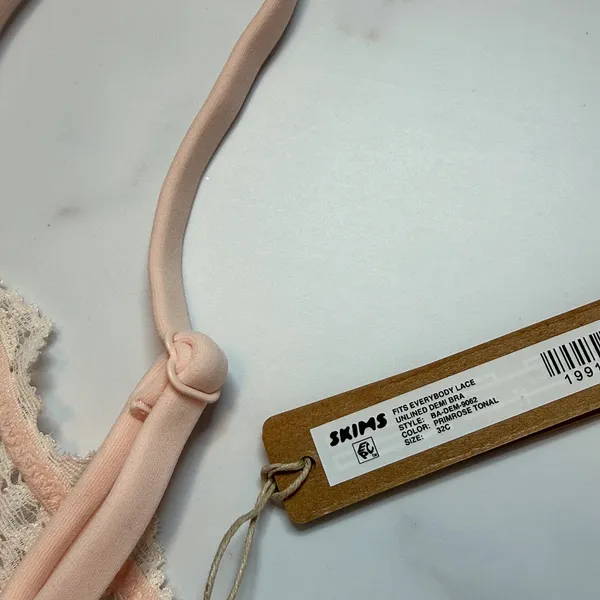 NWT Skims Fits Everybody Lace Unlined Scoop Bra - Image 4