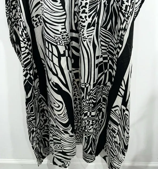 E Y Signature Caftan. (1170) Black Size undefined - Image 3