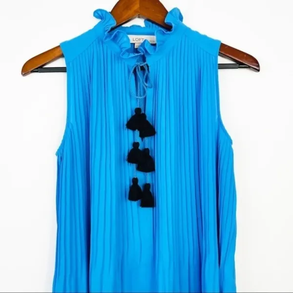 ANN‎ TAYLOR Loft Blue Pleated Sleeveless Blouse PS - Image 4