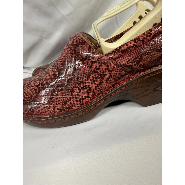 b.o.c NEW Women's Pink and‎ Brown Leather Embossed Slip On Chunky Clogs Sz 7 - Image 4