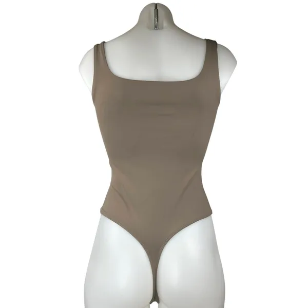 Aritzia Babaton Taupe Gray Sleeveless Square Neck Thong Tank Bodysuit Top Size S - Image 2