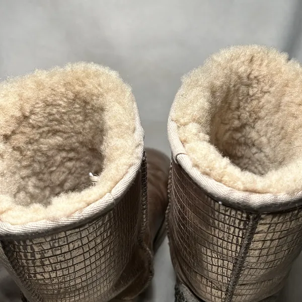 UGG Australia Metallic Gold Lined Suede Classic Short Boots Size 7. - Image 9
