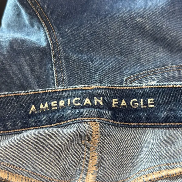 American Eagle Relaxed Mom Jeans Women’s Size 4 Medium Wash Frayed Hem - Image 4
