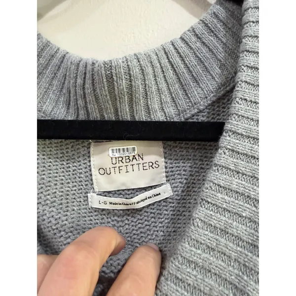 Urban Outfitters Preppy Grey Cable Knit V-Neck Sweater Vest Large Sleeveless L - Image 5