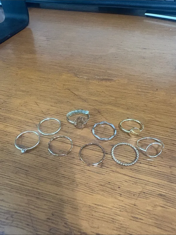 Urban Outfitters Size 7 Set of 9 Gold Rings - Image 2