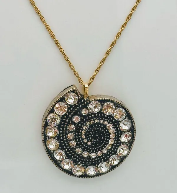 Vintage-Inspired Spiral Rhinestone Pendant Necklace - Image 4