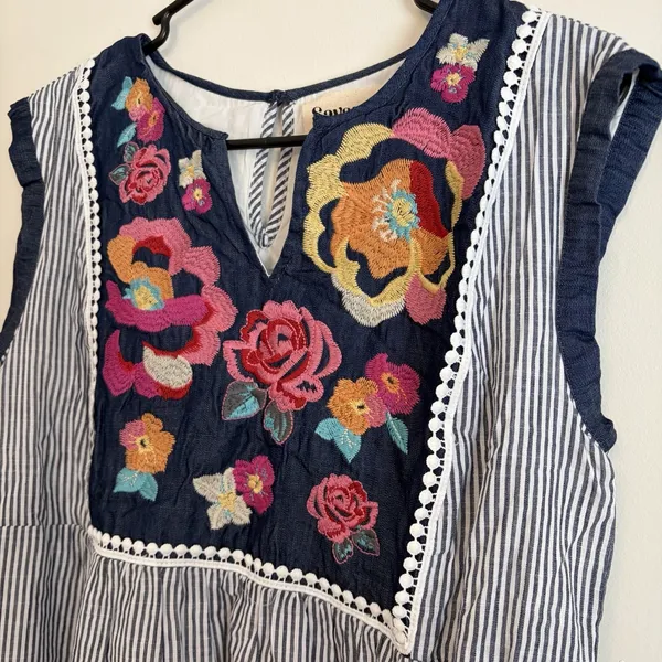 Savanna Jane Striped Floral Embroidered Dress size M Blue White Sleeveless - Image 2